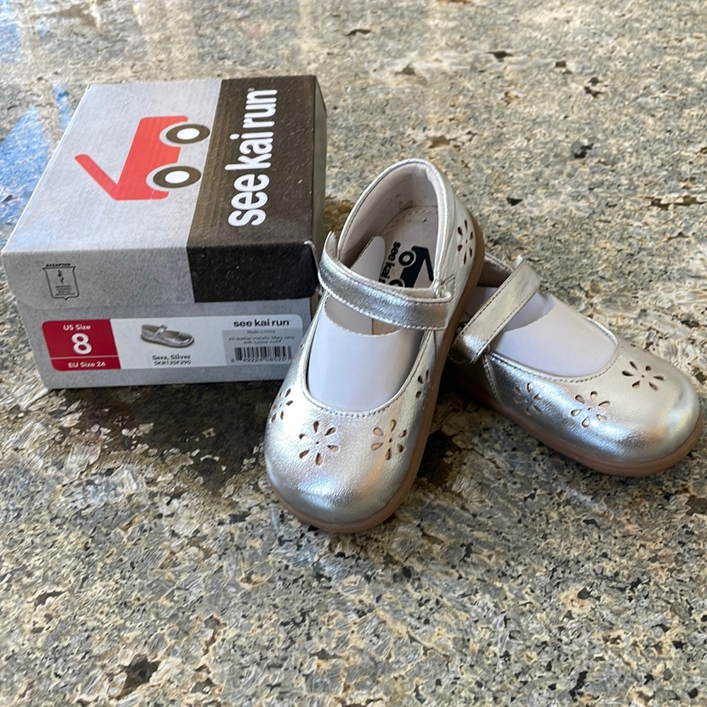 See Kai Run “Sera” adjustable Mary Janes toddler size 8. Silver